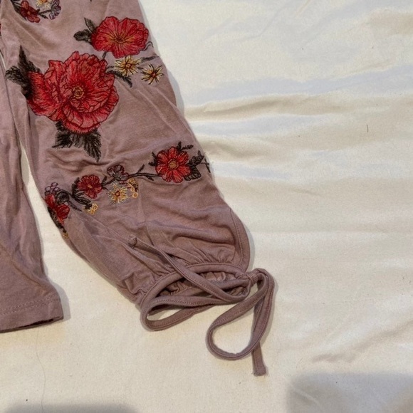 Off the shoulder embroidered blouse - Picture 4 of 6